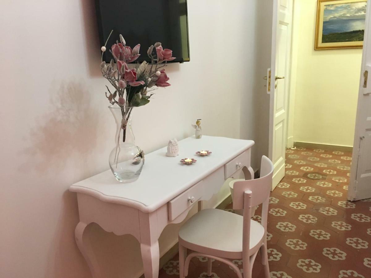 Appartement Resta Cu Mme Napels